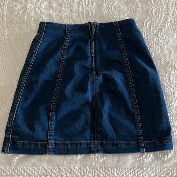 FREE PEOPLE Denim Mini Skirt Sz 2 EUC - Picture 2 of 4